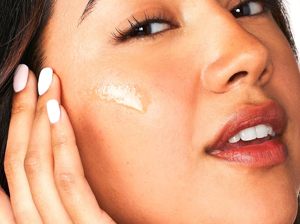 Ideal Cosmetics for Sensitive Skin with Acne
